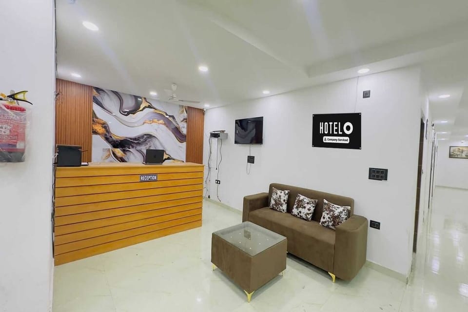 Entrance / Reception