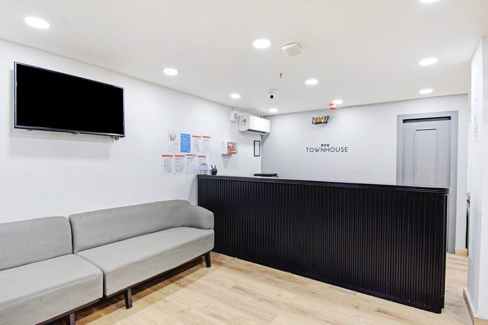 Entrance / Reception