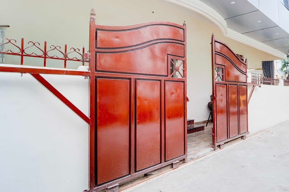 Entrance / Reception