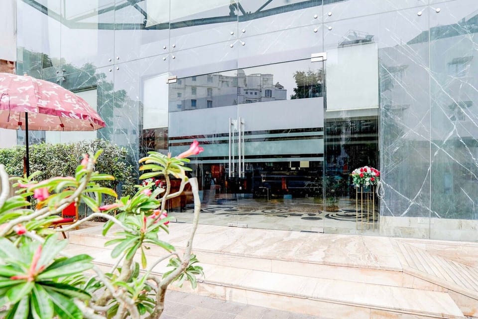 Entrance / Reception