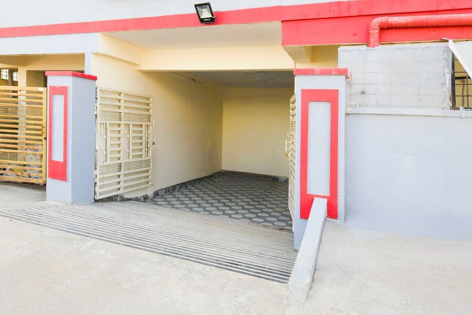 Entrance / Reception