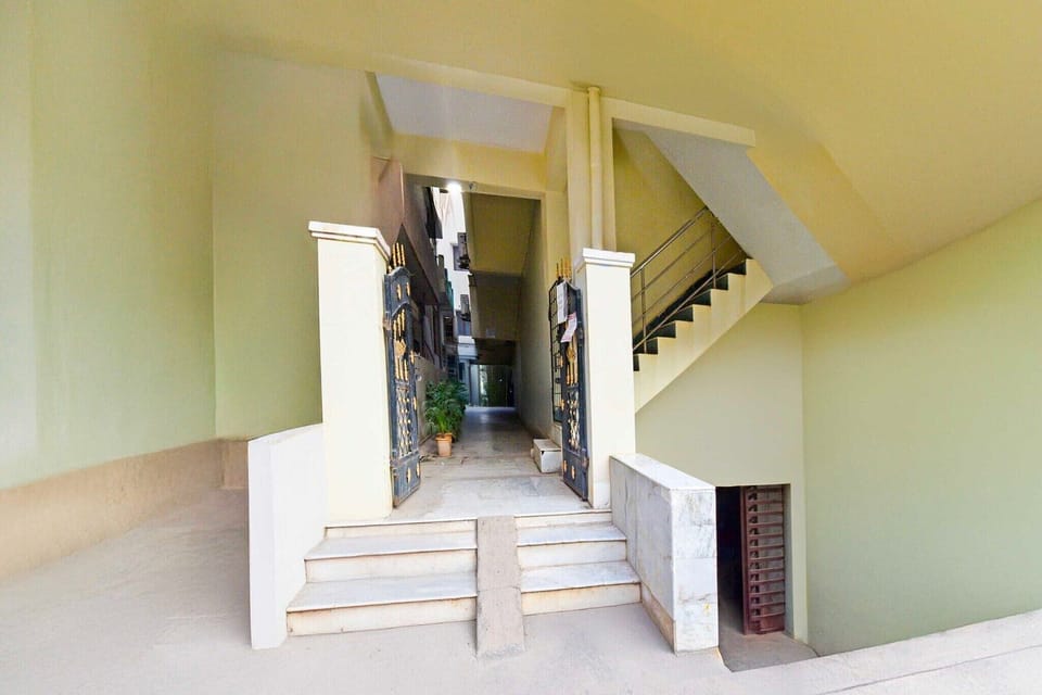 Entrance / Reception
