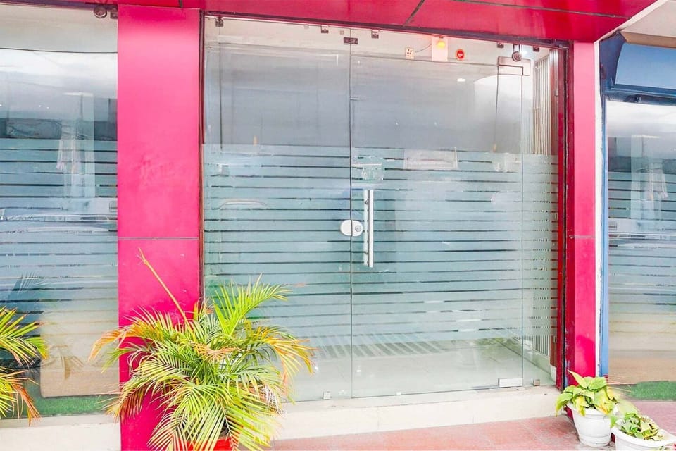 Entrance / Reception