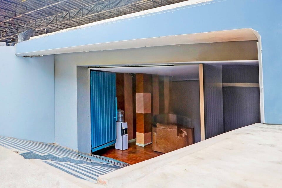 Entrance / Reception