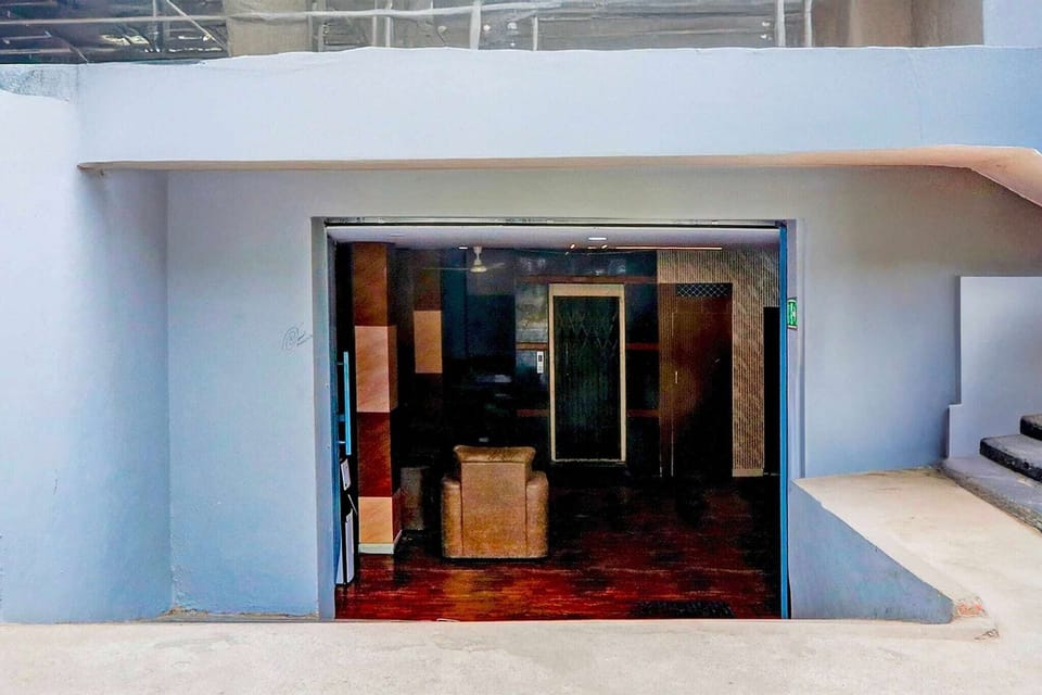 Entrance / Reception