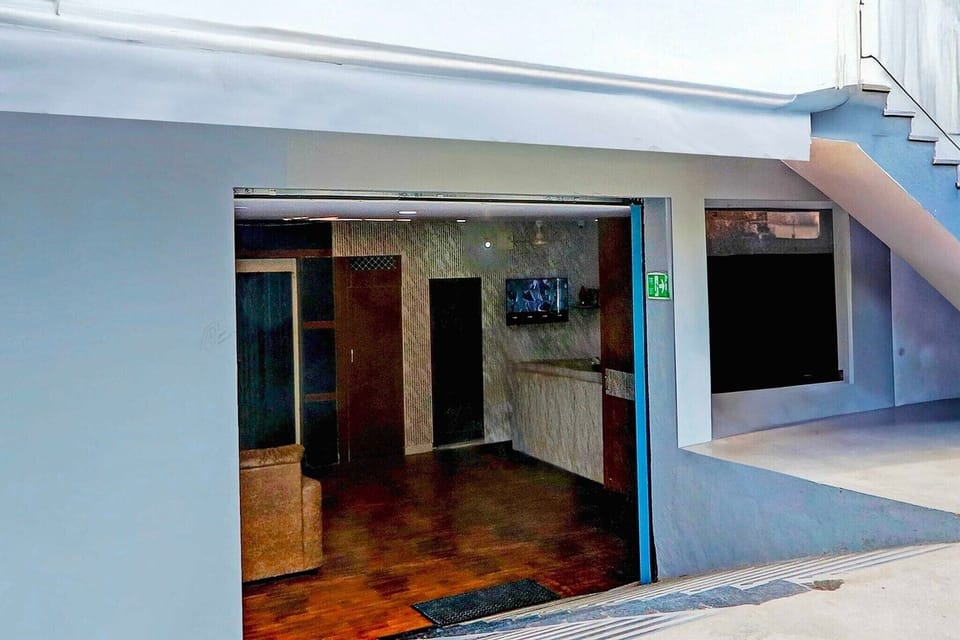 Entrance / Reception