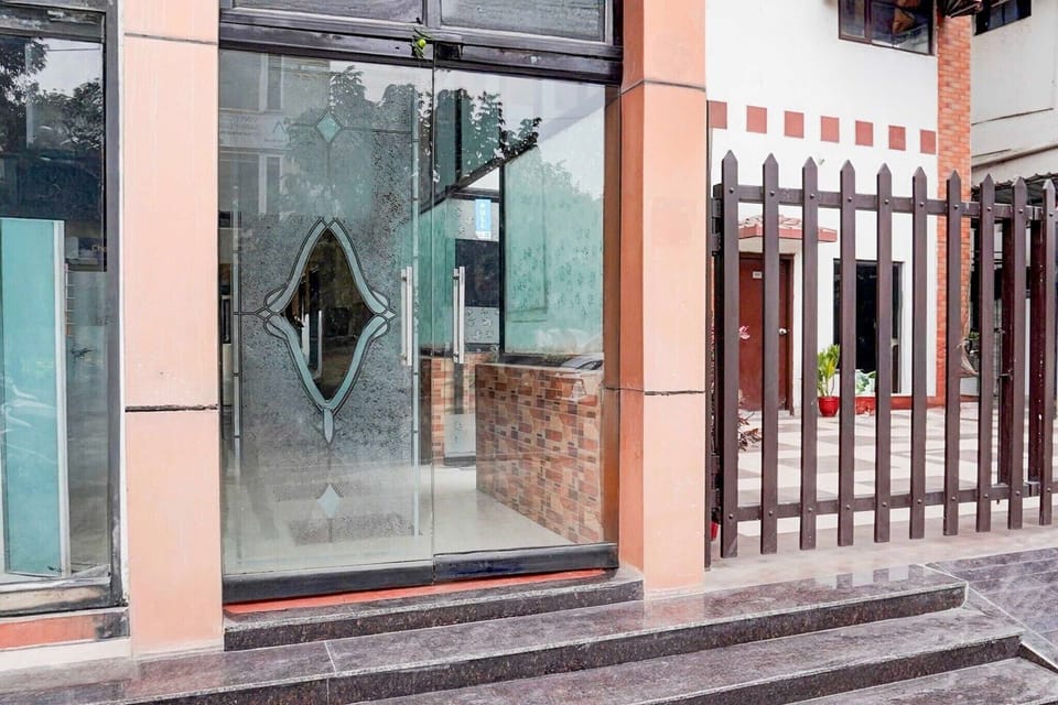 Entrance / Reception