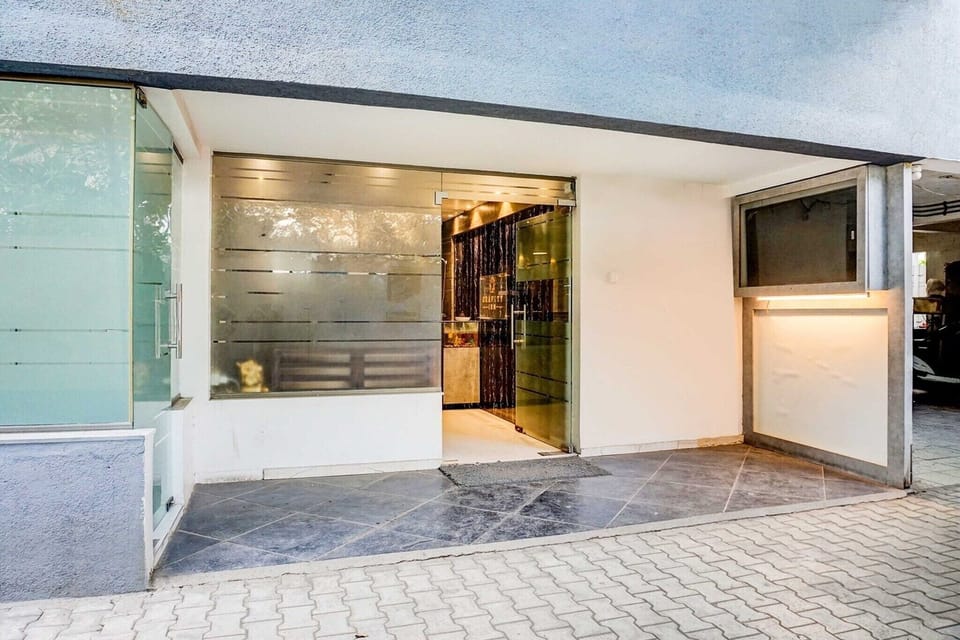 Entrance / Reception
