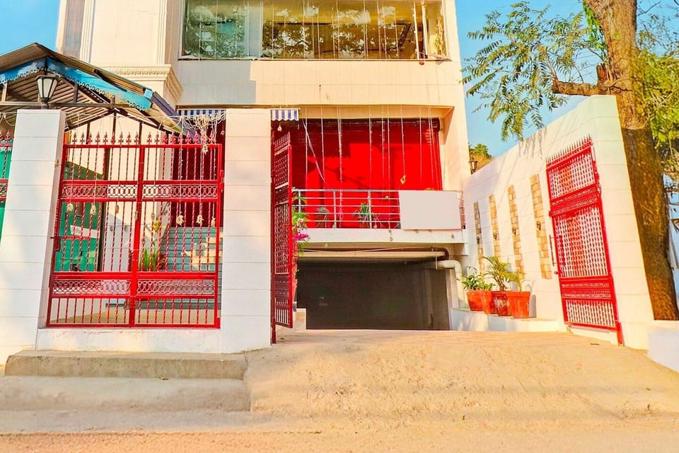 Entrance / Reception