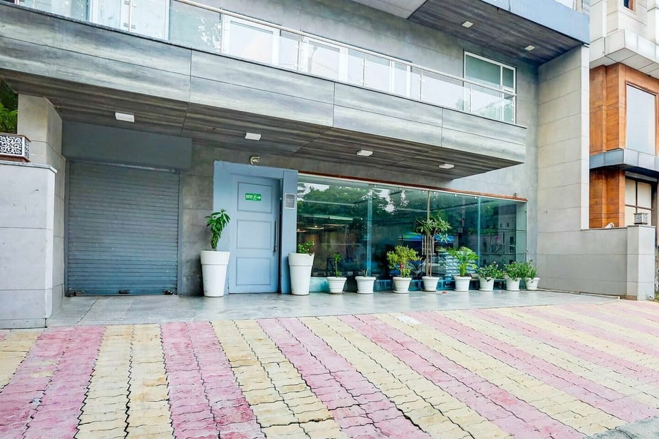 Entrance / Reception