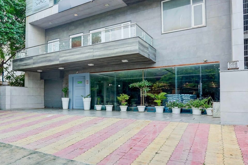 Entrance / Reception