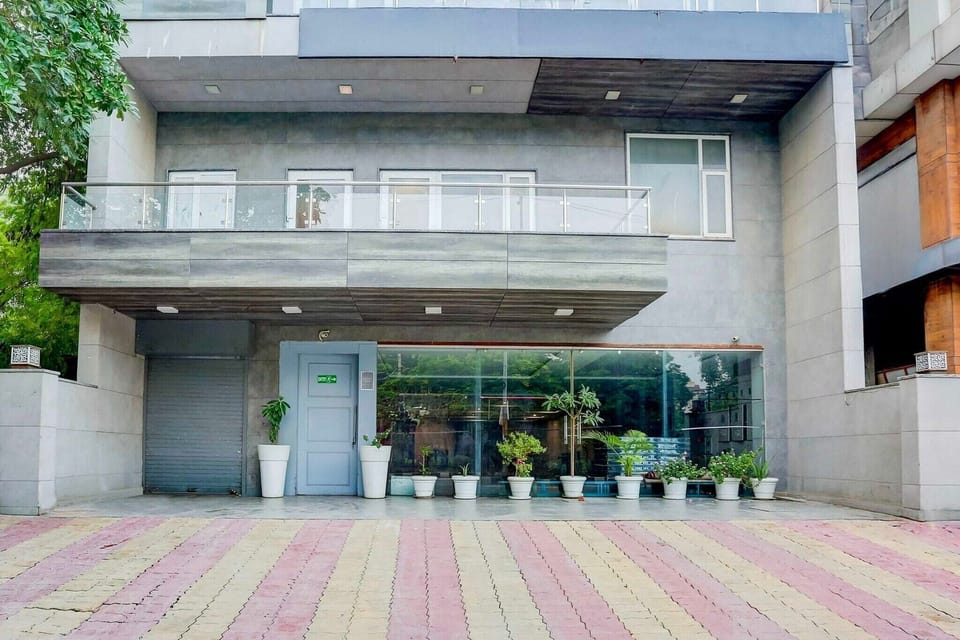 Entrance / Reception