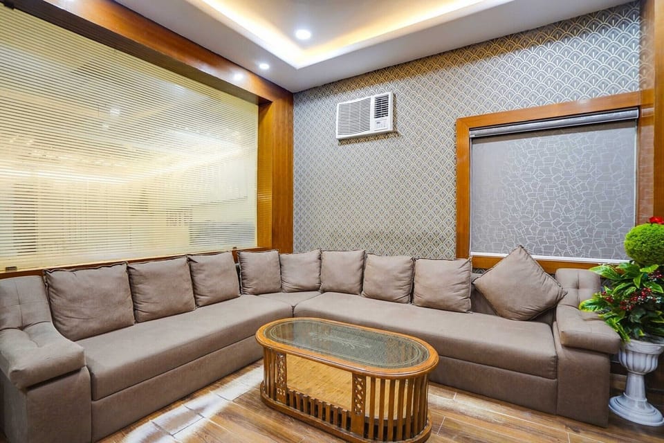 Entrance / Reception