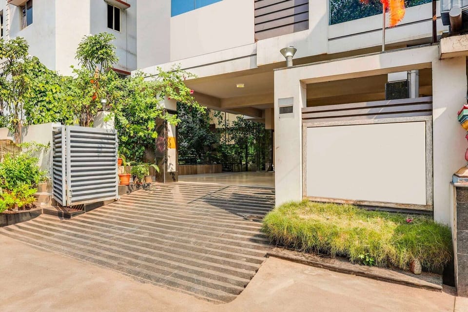 Entrance / Reception