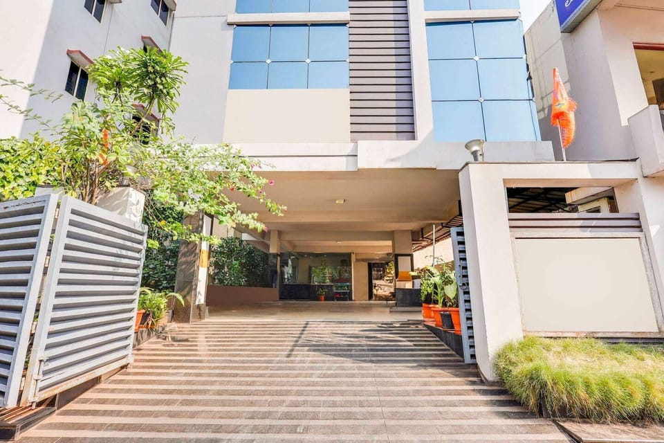 Entrance / Reception