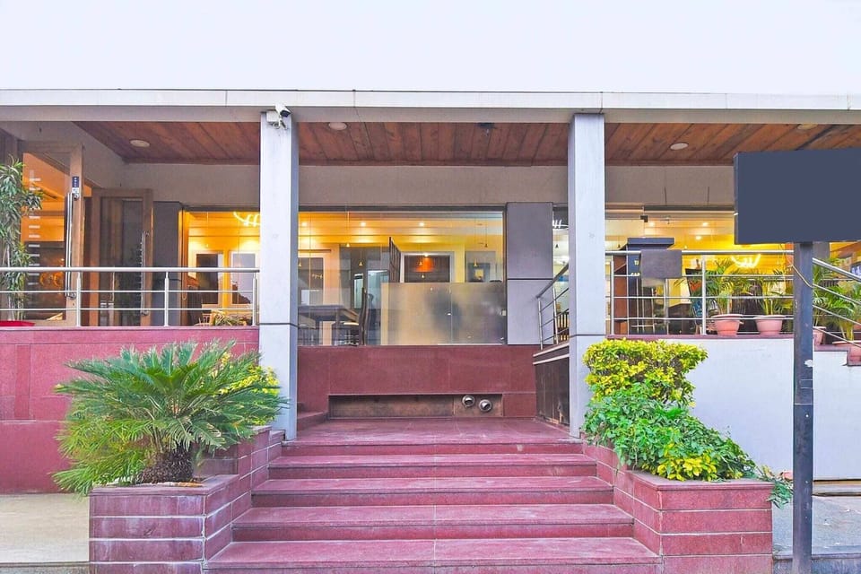 Entrance / Reception