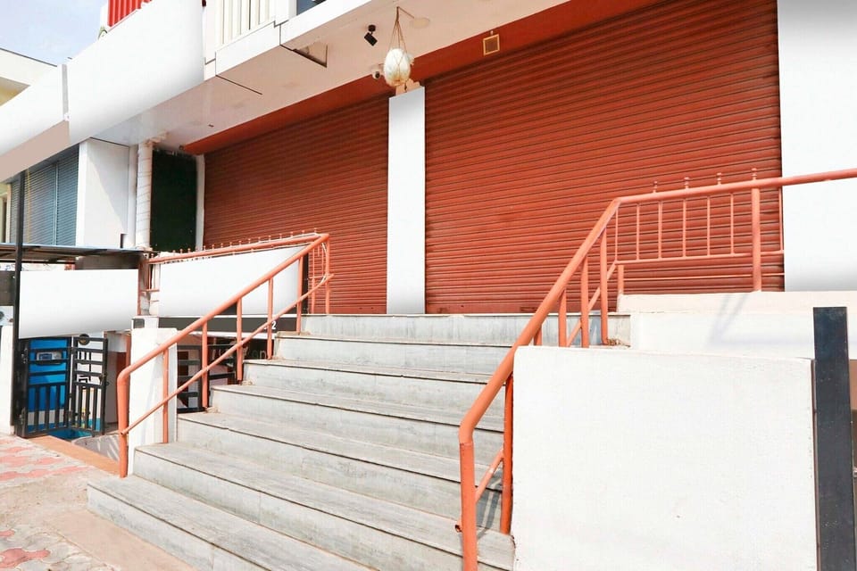 Entrance / Reception