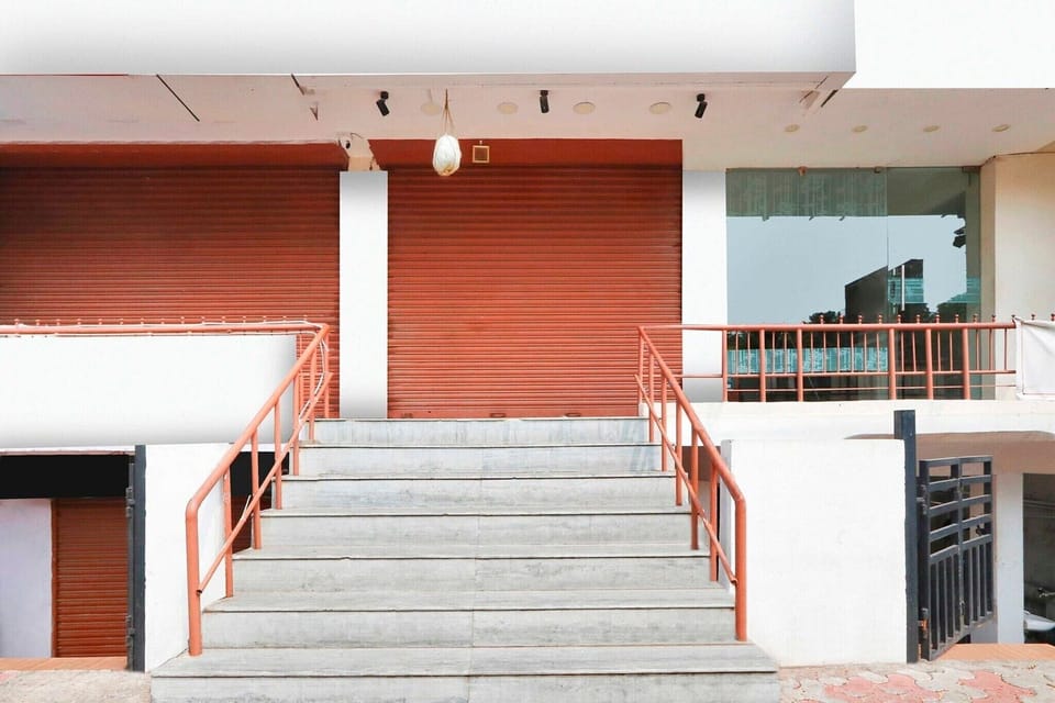 Entrance / Reception