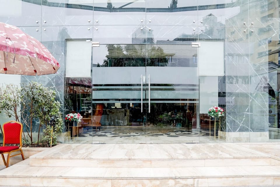 Entrance / Reception