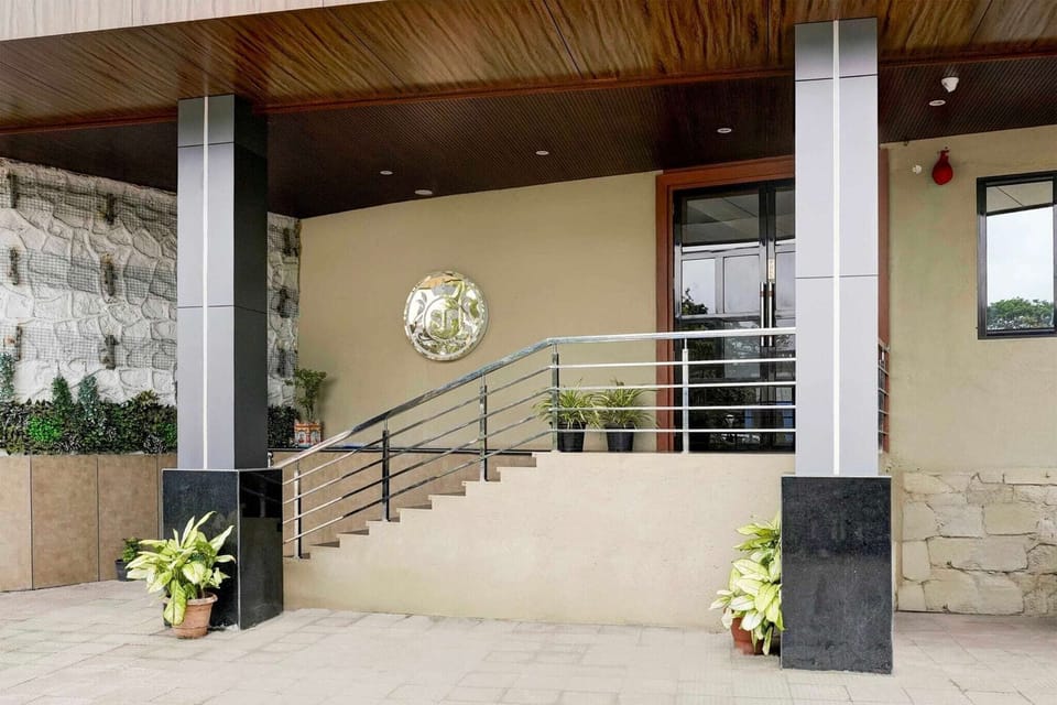 Entrance / Reception
