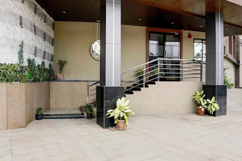 Entrance / Reception