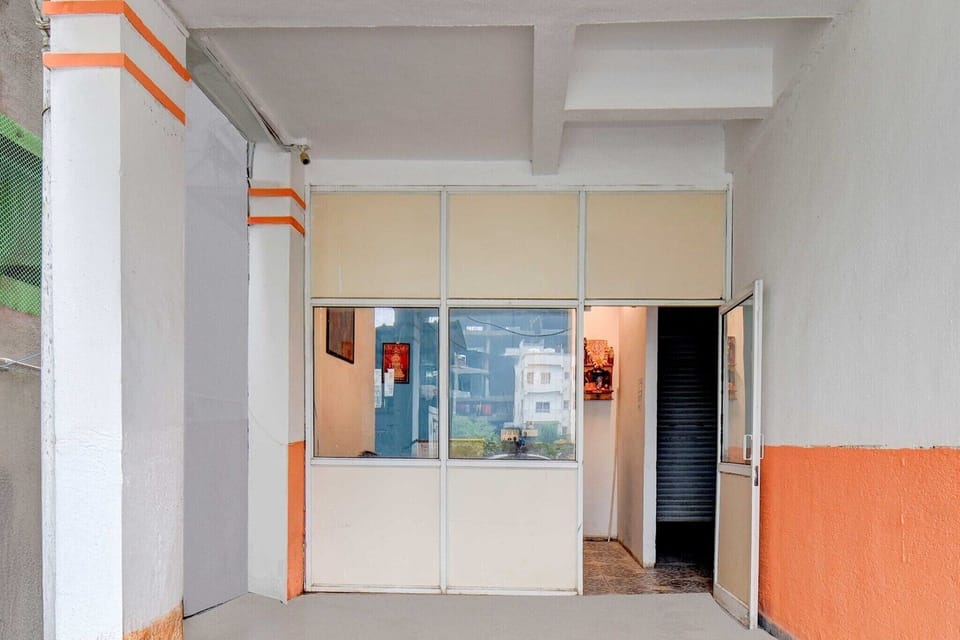 Entrance / Reception