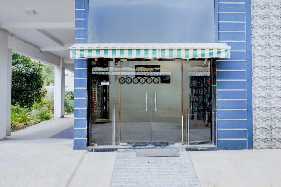 Entrance / Reception