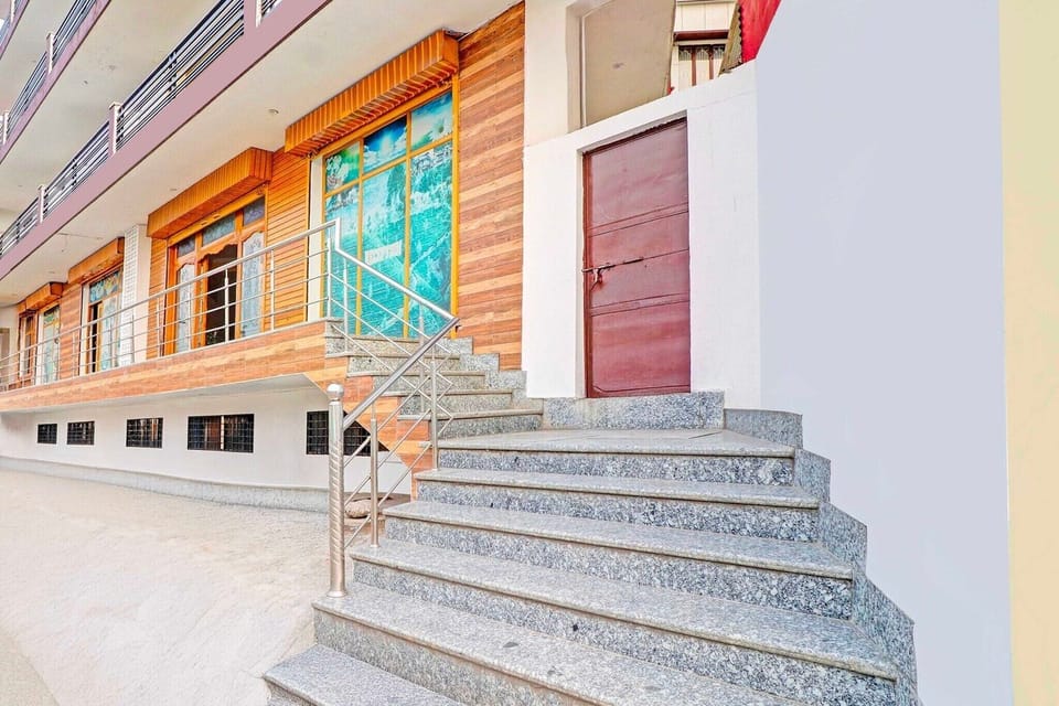 Entrance / Reception