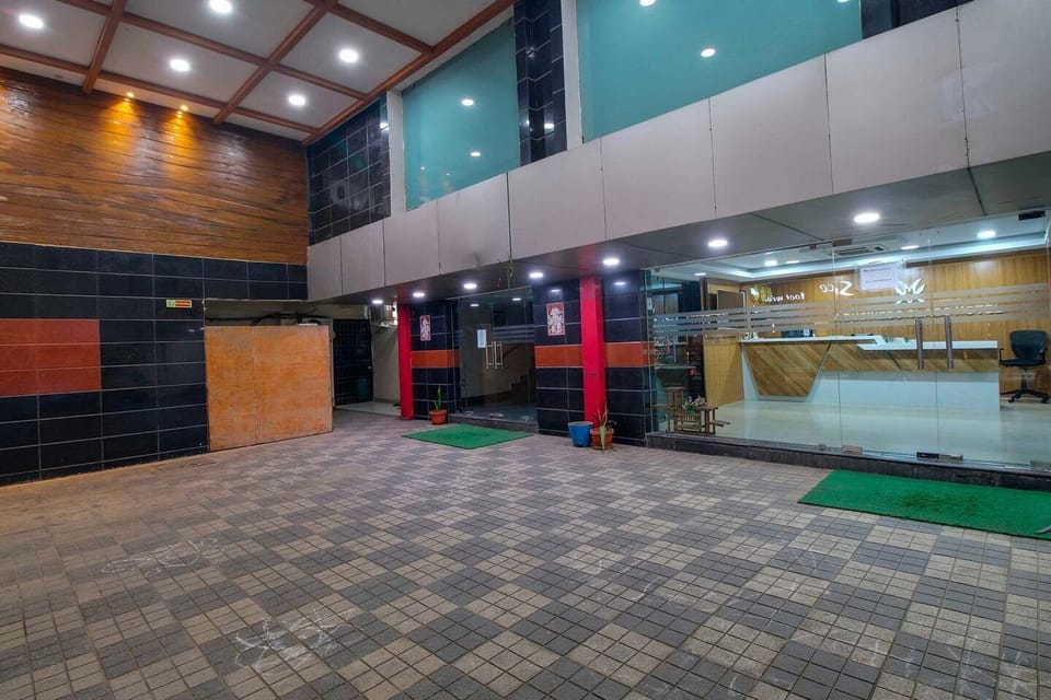Entrance / Reception