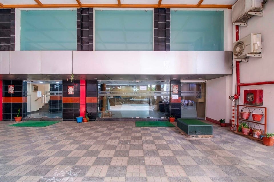 Entrance / Reception