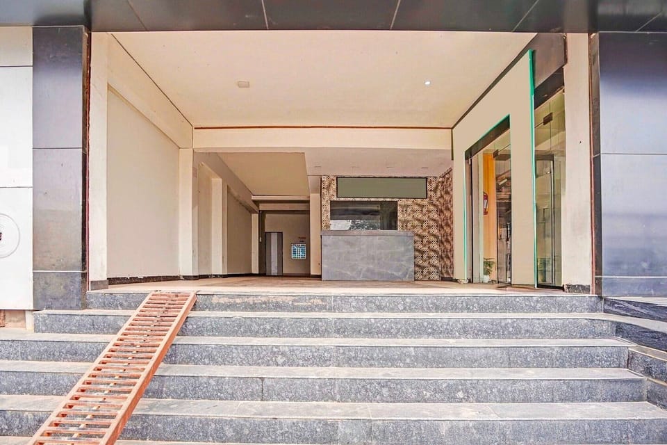 Entrance / Reception