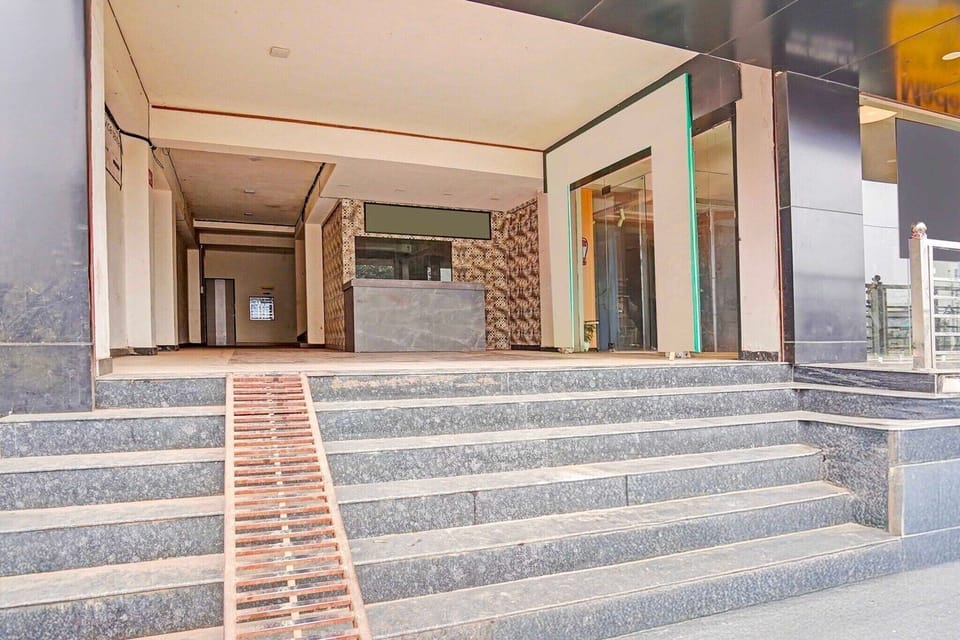 Entrance / Reception