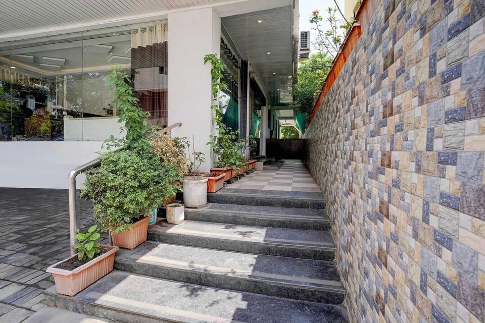 Entrance / Reception