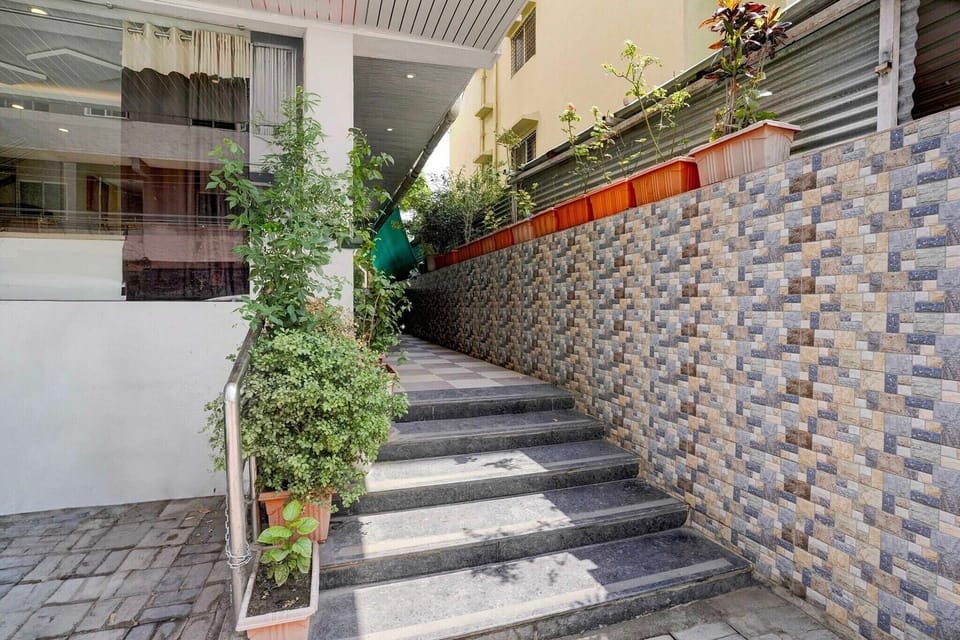 Entrance / Reception