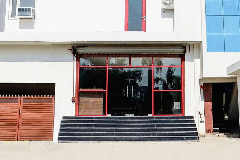 Entrance / Reception
