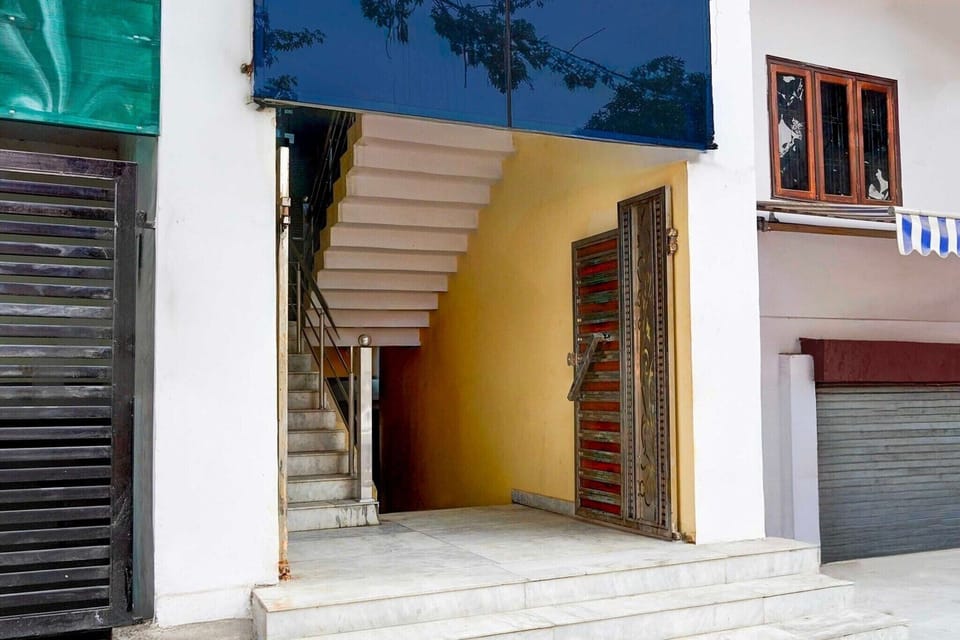 Entrance / Reception
