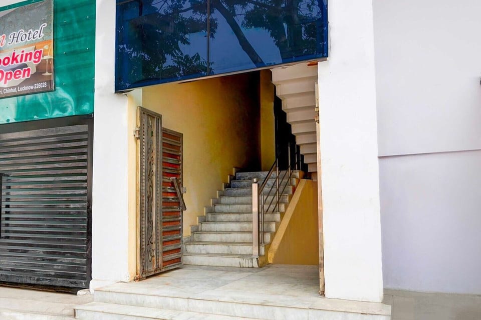 Entrance / Reception