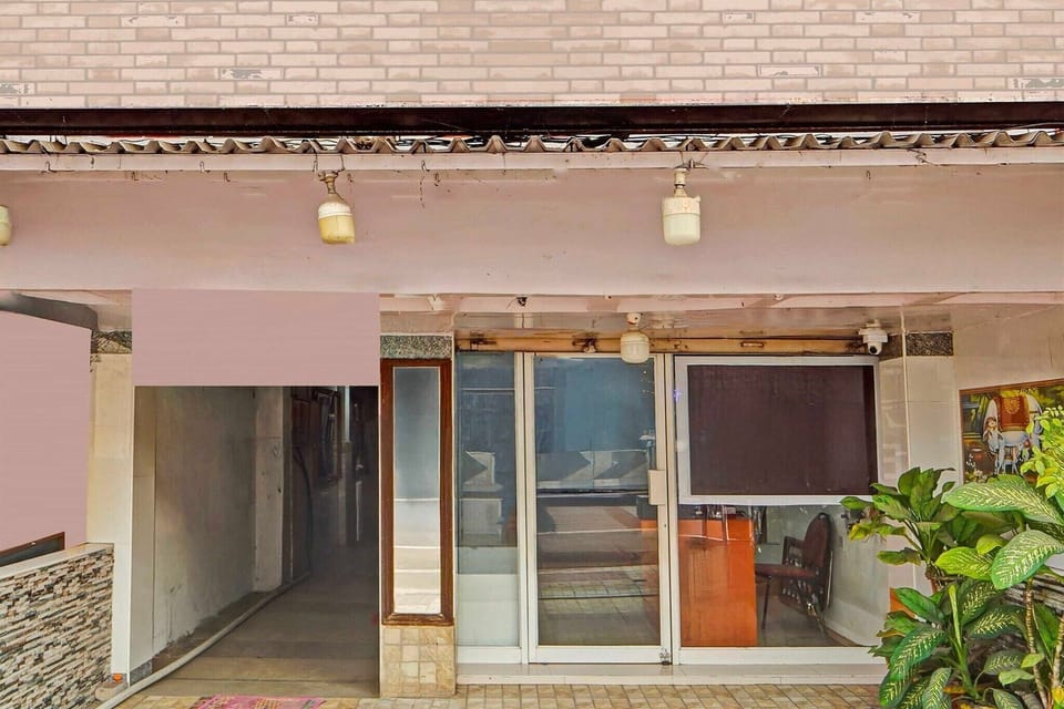 Entrance / Reception