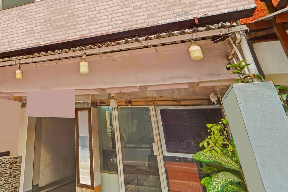 Entrance / Reception