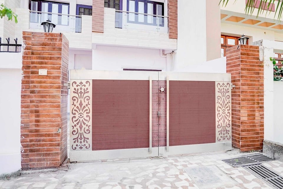 Entrance / Reception