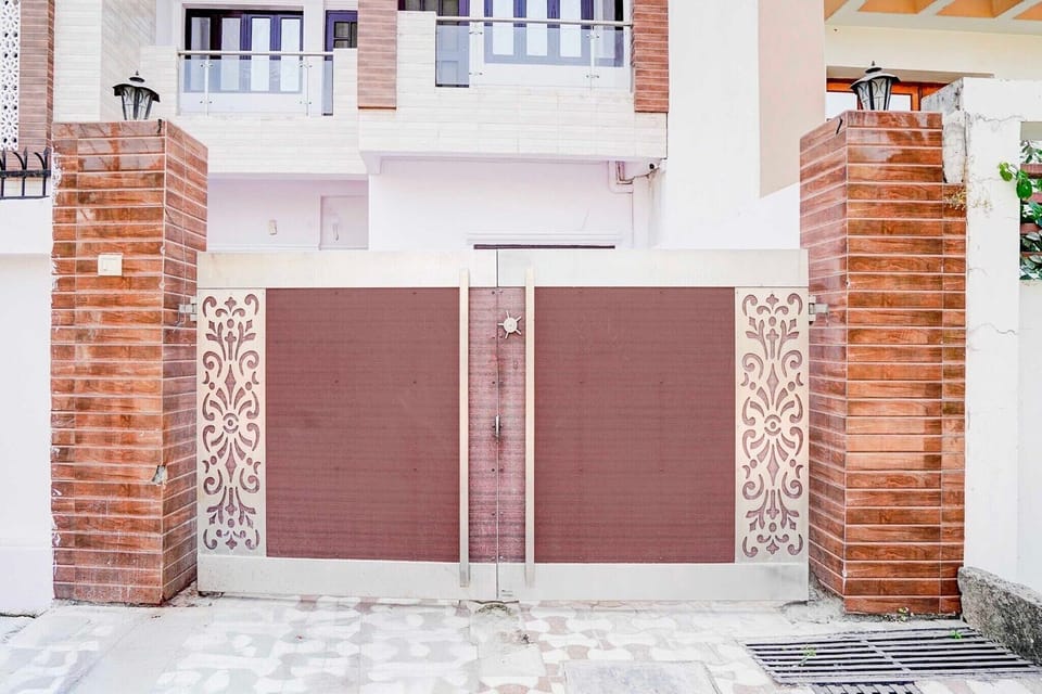 Entrance / Reception