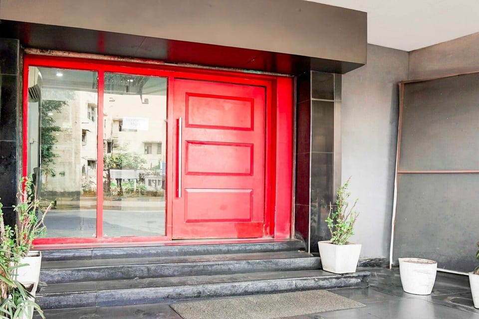 Entrance / Reception