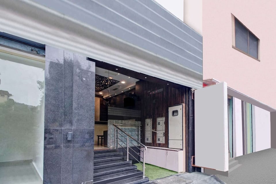 Entrance / Reception