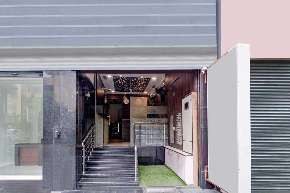 Entrance / Reception