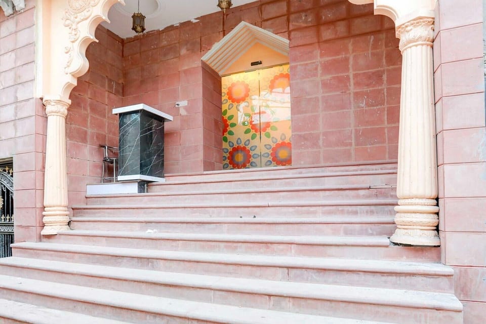Entrance / Reception