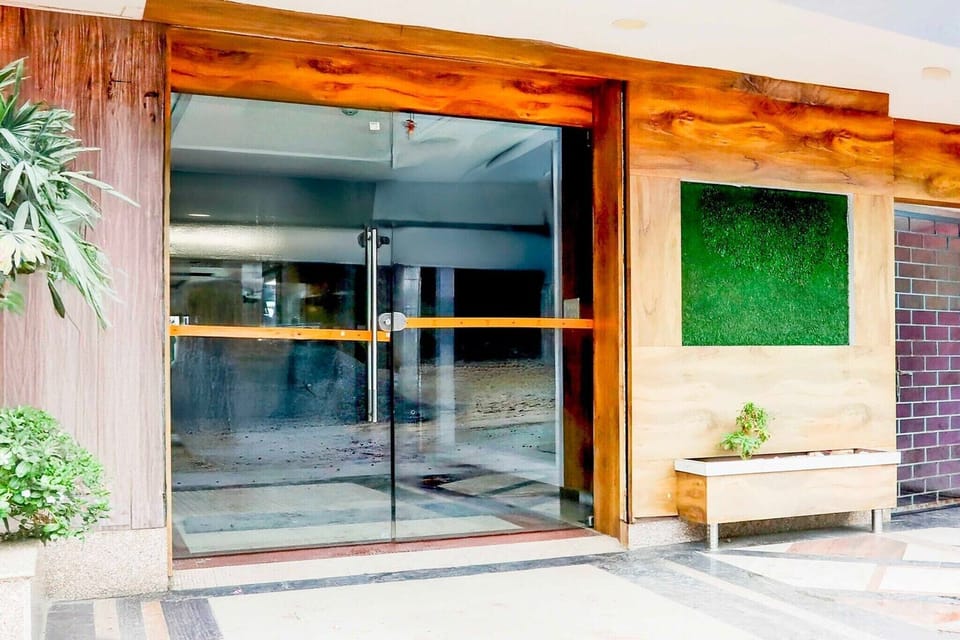 Entrance / Reception