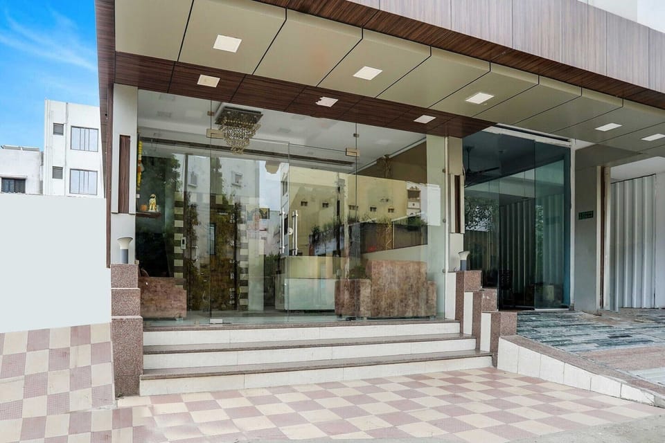 Entrance / Reception
