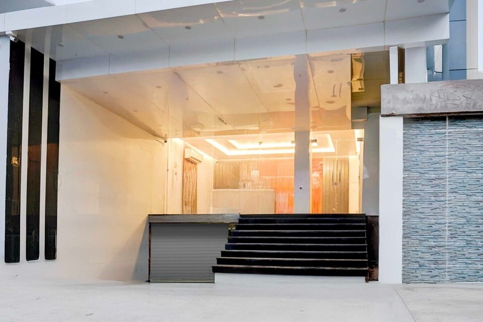 Entrance / Reception