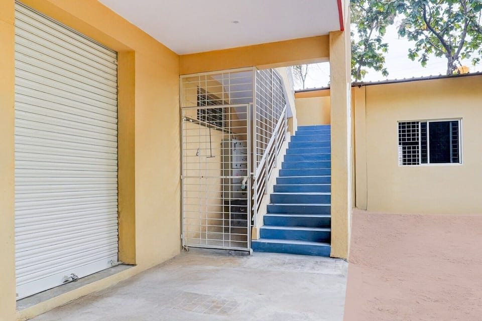 Entrance / Reception