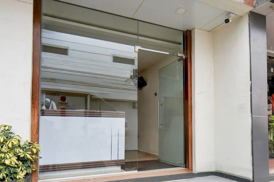 Entrance / Reception